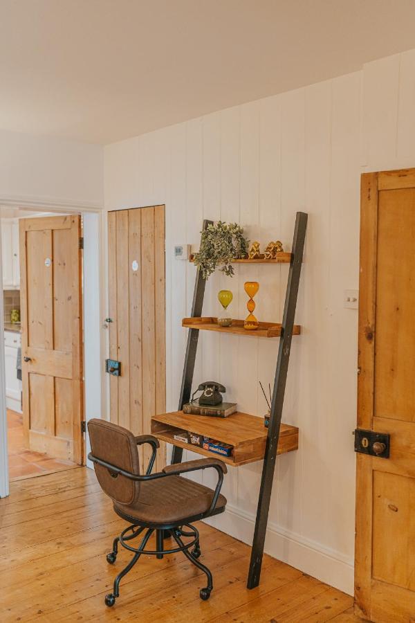 Cotswolds- Homely 2 Bed House With Garden, Wifi - Esho Stays Cirencester Exterior foto